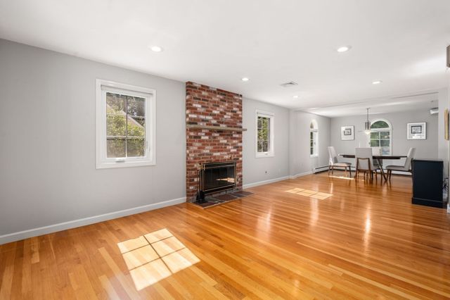7 Cape Cod Ln, Canton, MA 02021