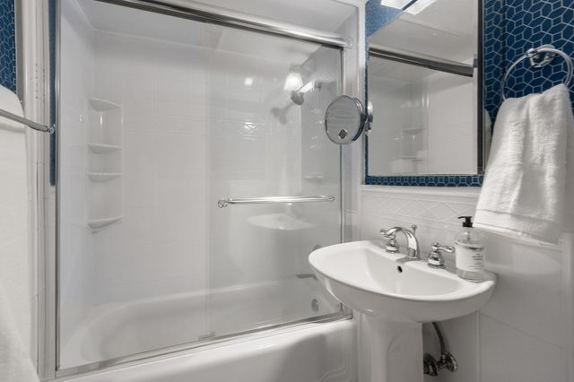 7 Cape Cod Ln, Canton, MA 02021