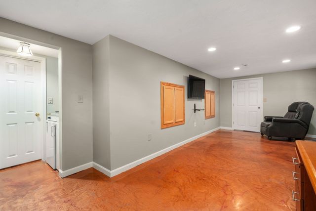7 Cape Cod Ln, Canton, MA 02021