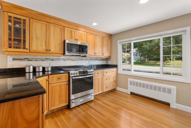 7 Cape Cod Ln, Canton, MA 02021