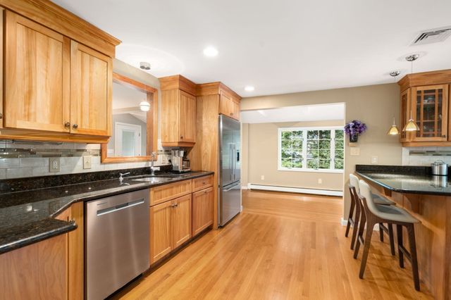 7 Cape Cod Ln, Canton, MA 02021