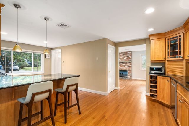 7 Cape Cod Ln, Canton, MA 02021