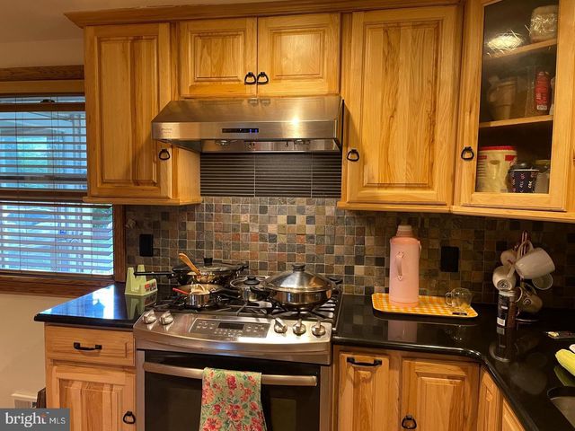 43 WALLACE RD, Princeton Junction, NJ 08550