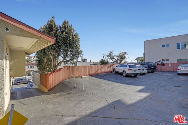 153 W Channel Road, Santa Monica, CA 90402