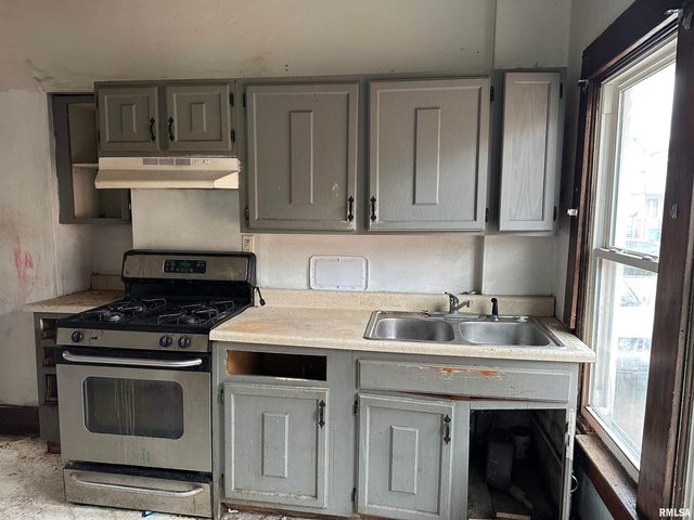 1504 CAROLINA Avenue, Springfield, IL 62702