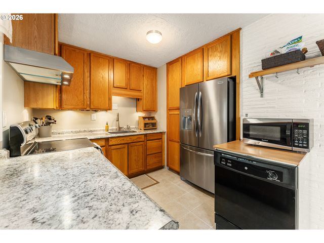 2209 Ne 108TH Ave, Portland, OR 97220