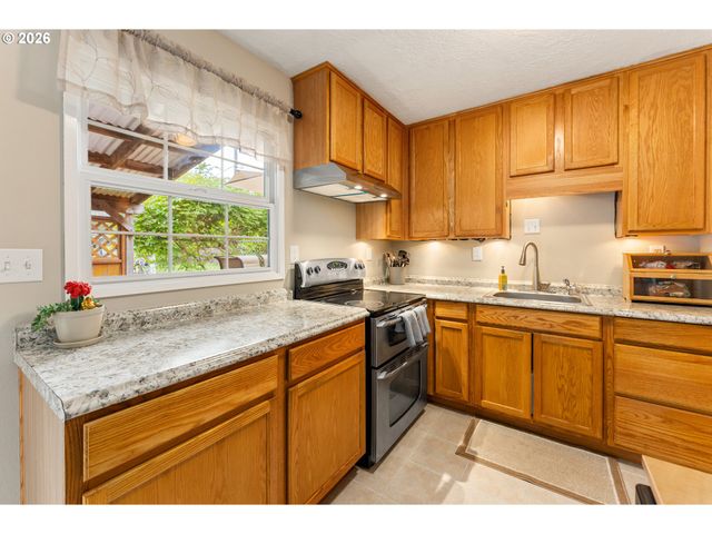 2209 Ne 108TH Ave, Portland, OR 97220