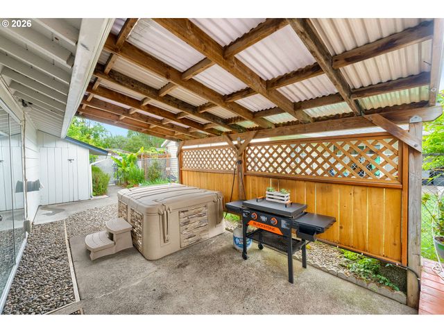 2209 Ne 108TH Ave, Portland, OR 97220