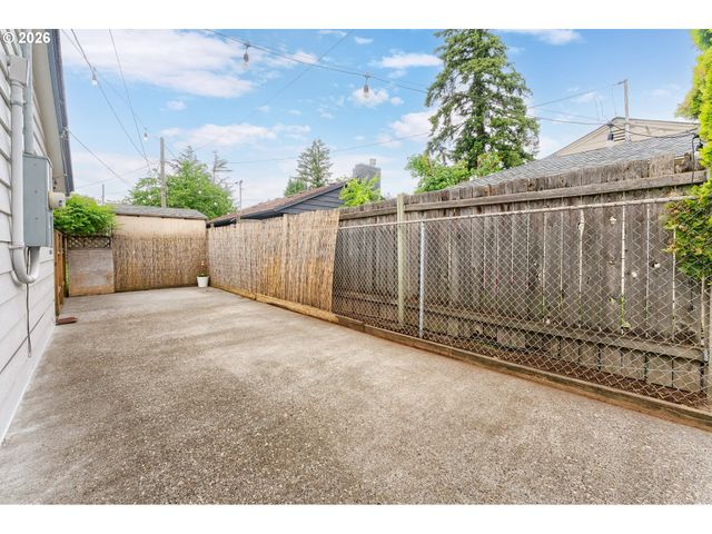 2209 Ne 108TH Ave, Portland, OR 97220