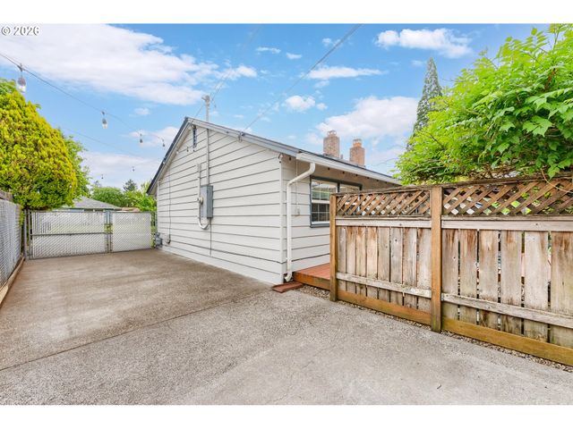2209 Ne 108TH Ave, Portland, OR 97220