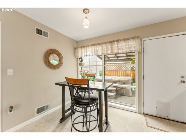 2209 Ne 108TH Ave, Portland, OR 97220