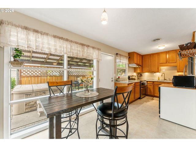 2209 Ne 108TH Ave, Portland, OR 97220