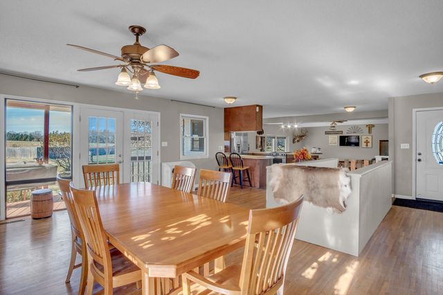 1828 S East Lake Rd, Newton, KS 67114