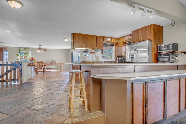 1828 S East Lake Rd, Newton, KS 67114