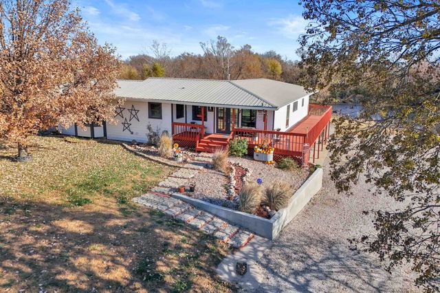 1828 S East Lake Rd, Newton, KS 67114