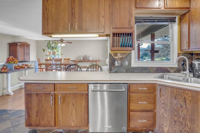 1828 S East Lake Rd, Newton, KS 67114