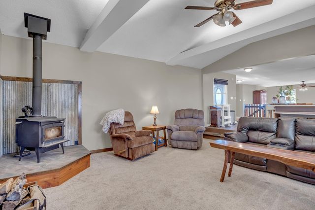 1828 S East Lake Rd, Newton, KS 67114