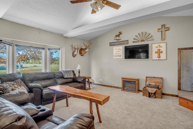 1828 S East Lake Rd, Newton, KS 67114