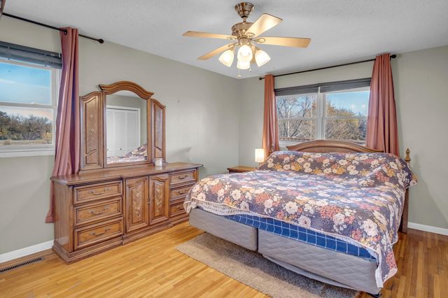 1828 S East Lake Rd, Newton, KS 67114