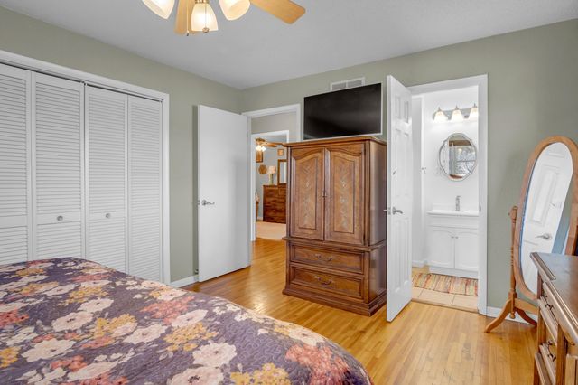 1828 S East Lake Rd, Newton, KS 67114