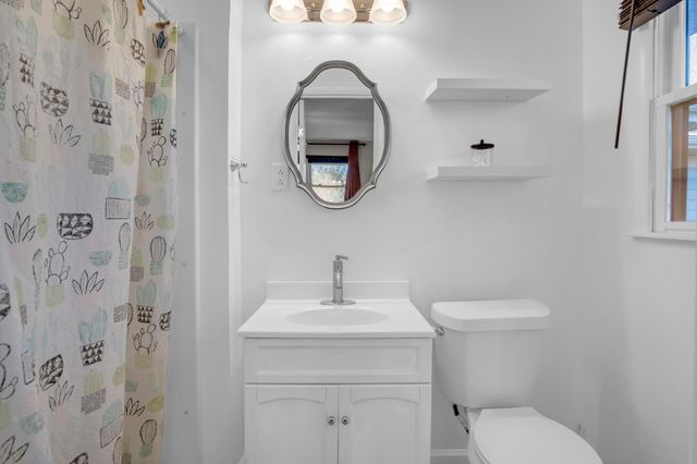 1828 S East Lake Rd, Newton, KS 67114