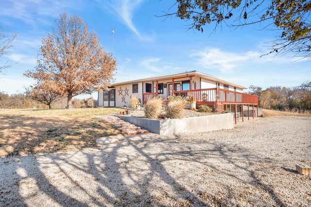 1828 S East Lake Rd, Newton, KS 67114