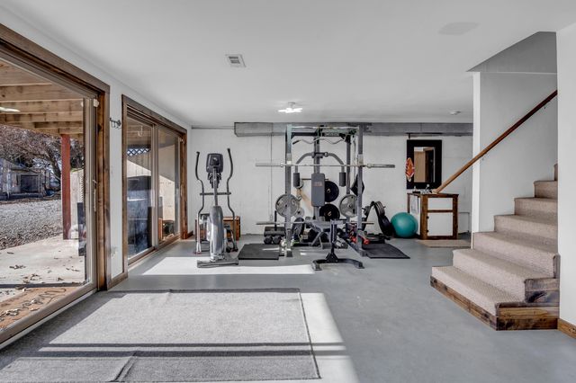 1828 S East Lake Rd, Newton, KS 67114