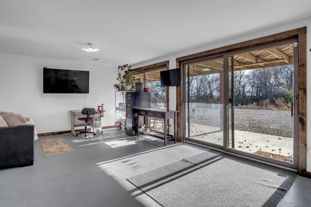 1828 S East Lake Rd, Newton, KS 67114