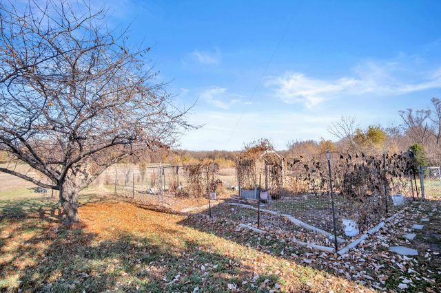 1828 S East Lake Rd, Newton, KS 67114