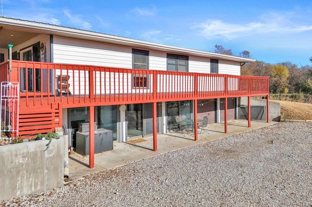 1828 S East Lake Rd, Newton, KS 67114