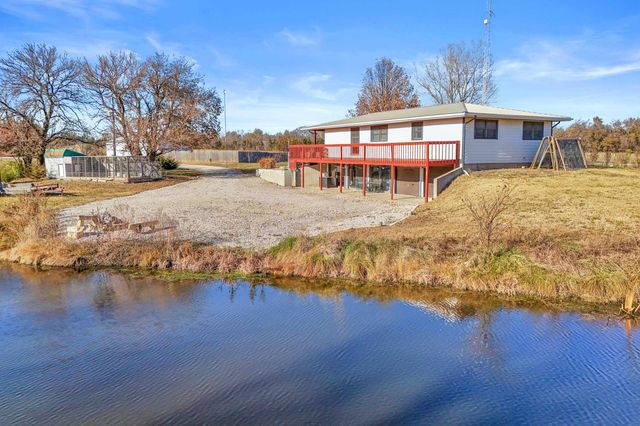 1828 S East Lake Rd, Newton, KS 67114
