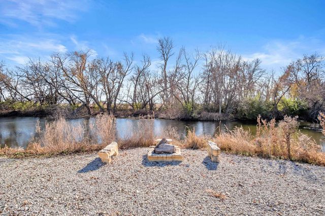 1828 S East Lake Rd, Newton, KS 67114