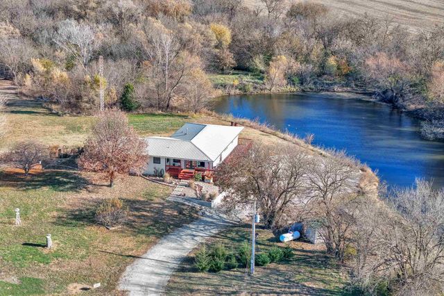 1828 S East Lake Rd, Newton, KS 67114