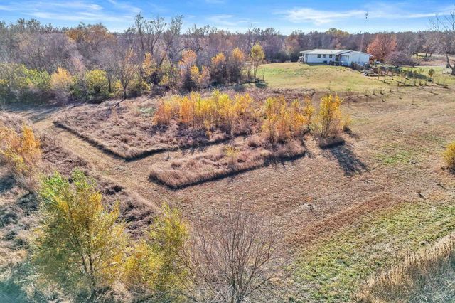 1828 S East Lake Rd, Newton, KS 67114