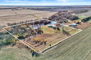 1828 S East Lake Rd, Newton, KS 67114