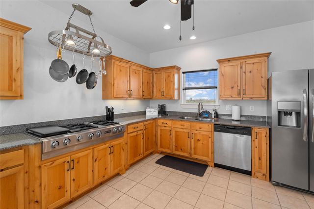 2416 Highway 87, Gilchrist, TX 77617