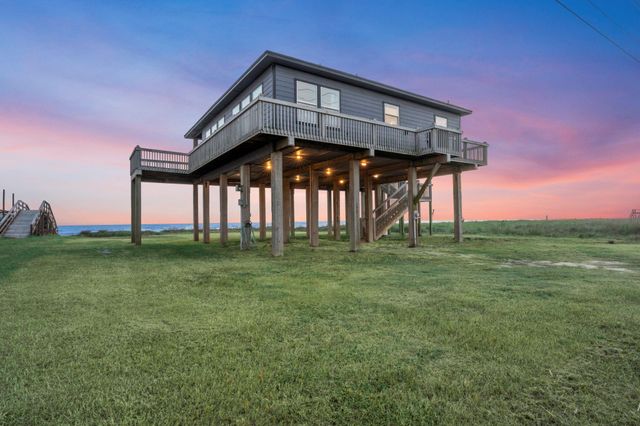 2416 Highway 87, Gilchrist, TX 77617