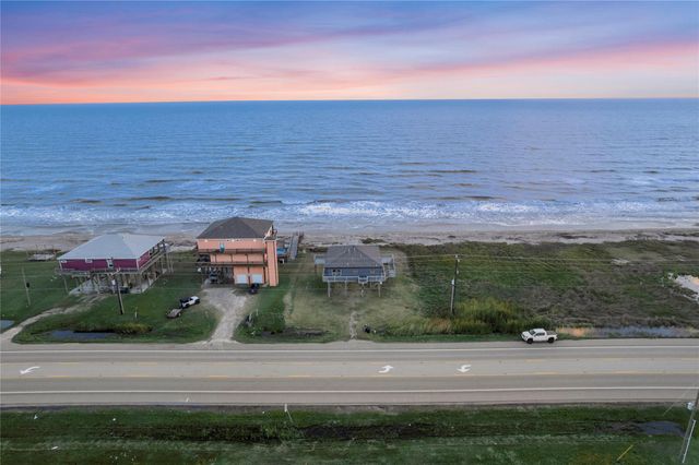 2416 Highway 87, Gilchrist, TX 77617