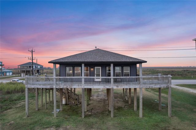 2416 Highway 87, Gilchrist, TX 77617