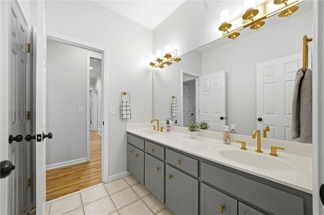 1085 Waterbury Close, Powder Springs, GA 30127