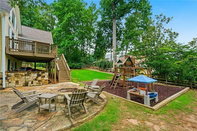 1085 Waterbury Close, Powder Springs, GA 30127
