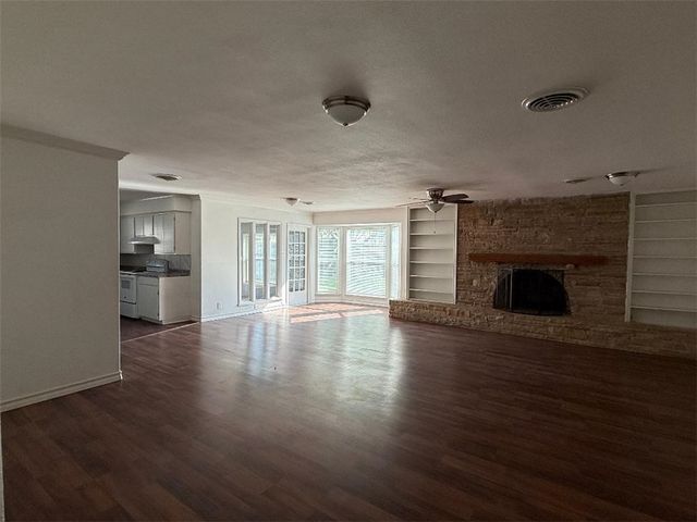 108 Park Pl, Portland, TX 78374