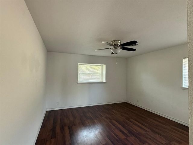 108 Park Pl, Portland, TX 78374