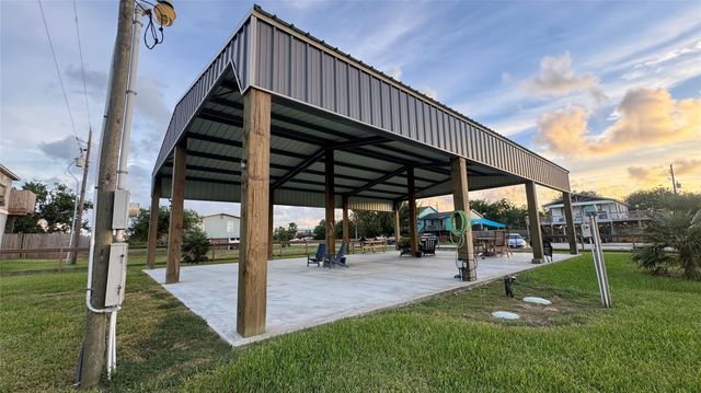 1056 Melody Lane, Crystal Beach, TX 77650