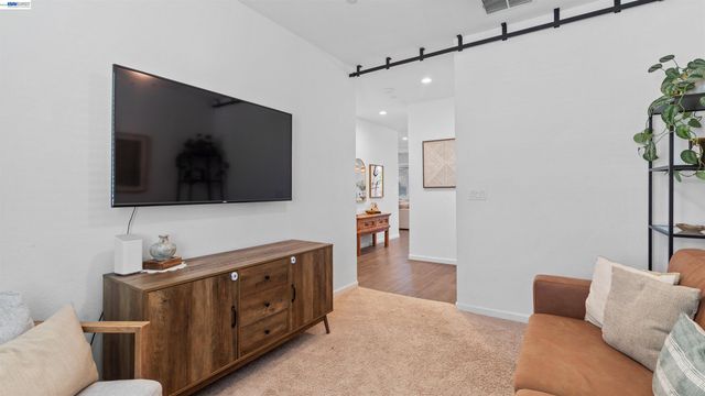 17691 Brandeis Ct, Lathrop, CA 95330