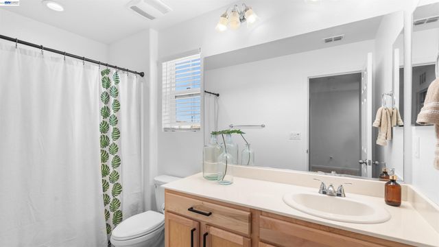 17691 Brandeis Ct, Lathrop, CA 95330