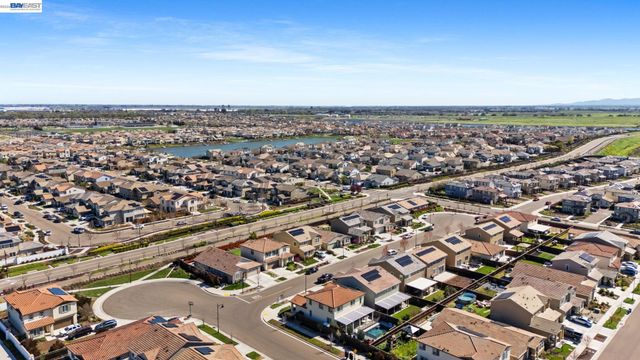 17691 Brandeis Ct, Lathrop, CA 95330