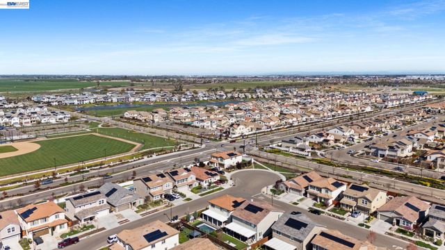 17691 Brandeis Ct, Lathrop, CA 95330