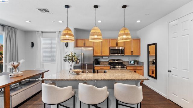 17691 Brandeis Ct, Lathrop, CA 95330