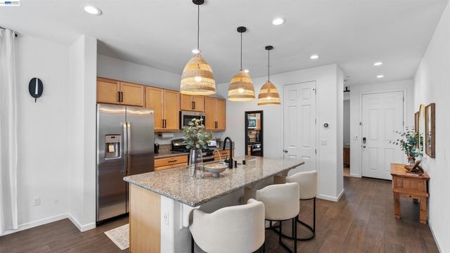 17691 Brandeis Ct, Lathrop, CA 95330